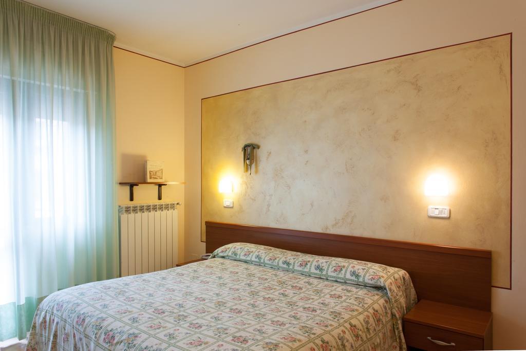 Hotel Fabbrini Abbadia San Salvator Cameră foto